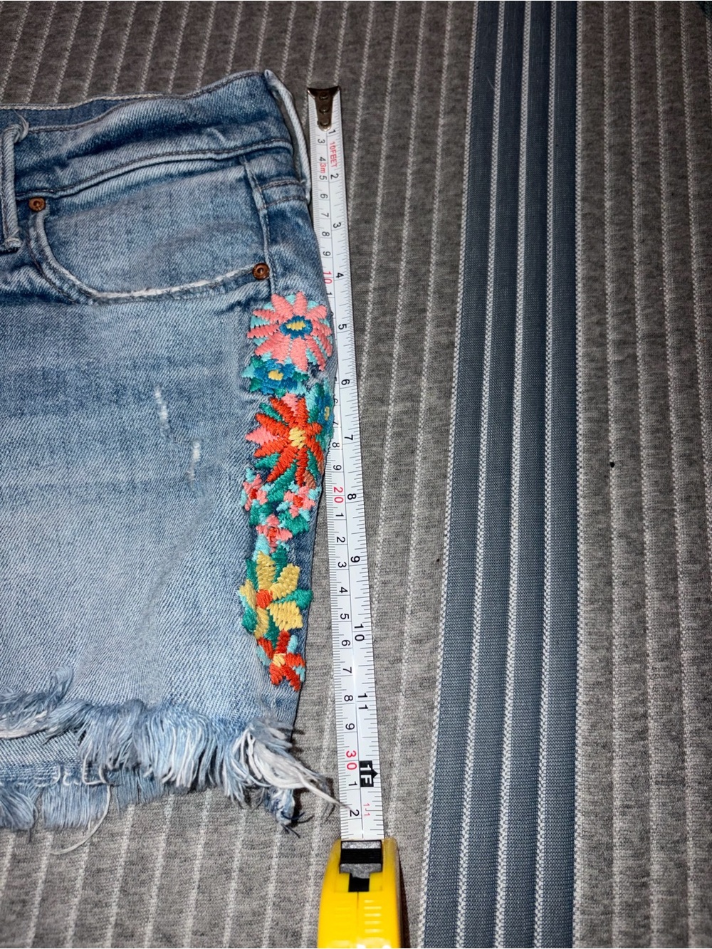 Mother Embroidered Floral Denim Shorts - Blue size 26 - Picture 13 of 14